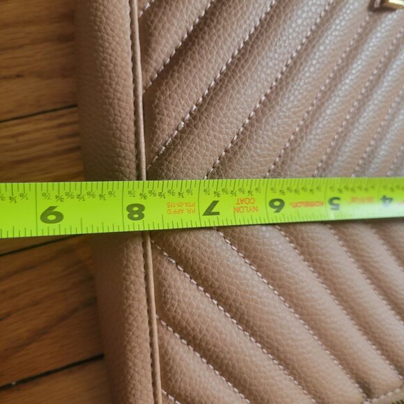 Rampage Beige Quilted Crossbody Bag With Gold Chain Strap Chevron Pattern & Zipp - Picture 8 of 8